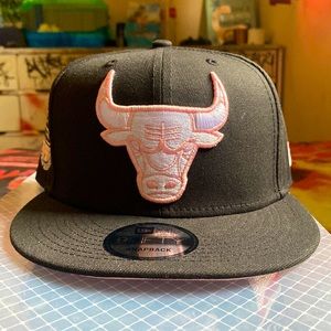 BULLS PINK & BLACK HAT